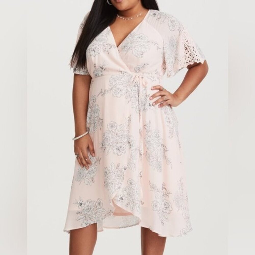 Women’s torrid 1 Pale Pink Black and White Floral Tie Wrap Midi Dress 14 16
